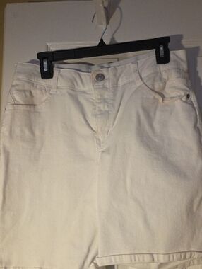 Gibson Latimer White Mid-Rise Jean Shorts